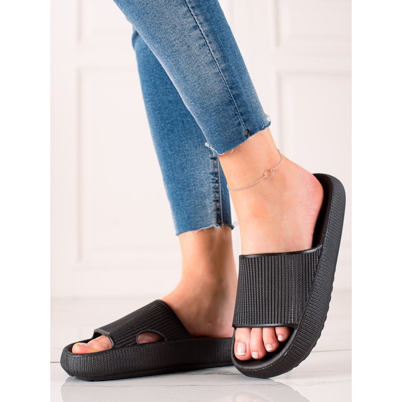 TRENDI Černé pantofle černá 2