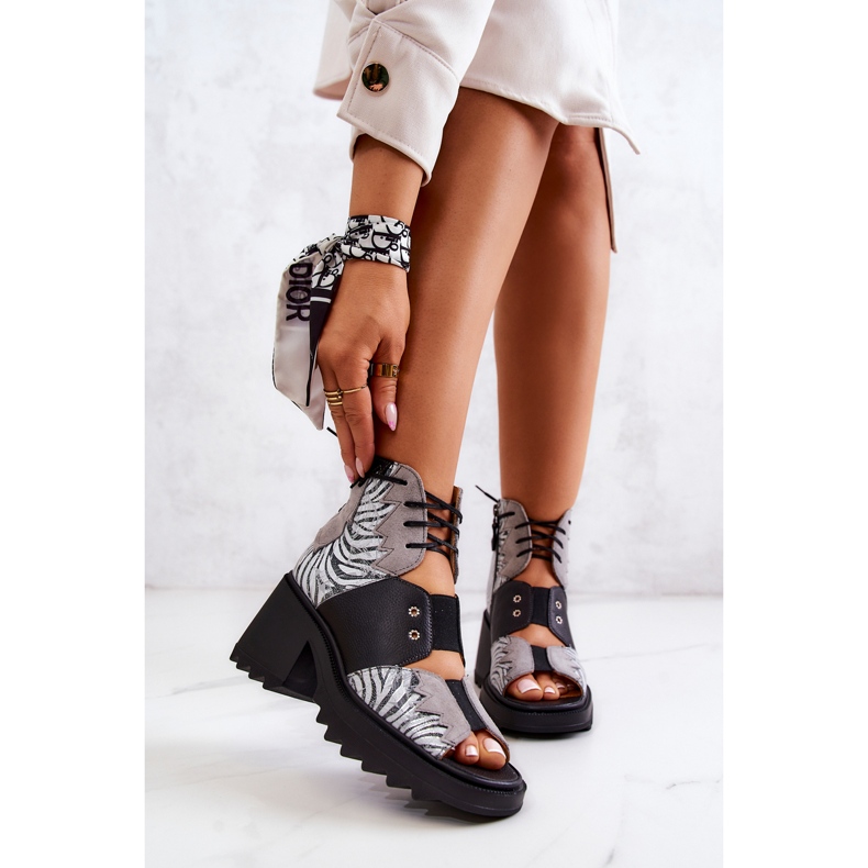 Maciejka 05321-03 Šedočerné kožené kozačky černá stříbrný 1