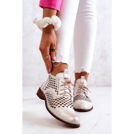 Kožené prolamované boty Nicole 2704/004 bílá a zlatá bílý 1