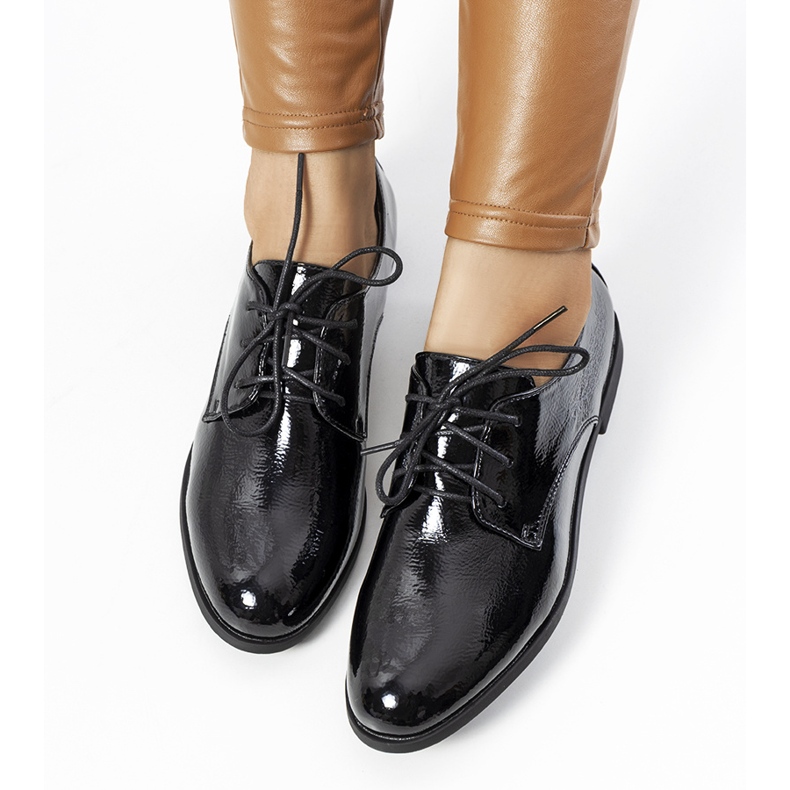 Černé lakované dámské boty Gardi černý 1