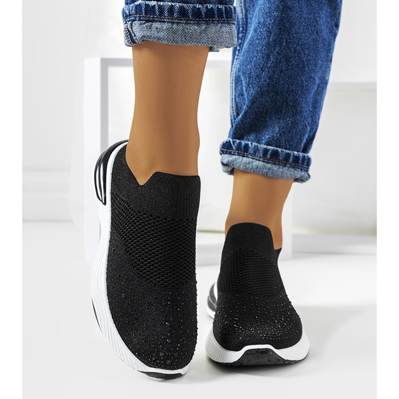 Černé sportovní slip-on tenisky od Winston černá 1 Černé sportovní slip-on tenisky od Winston černá 1