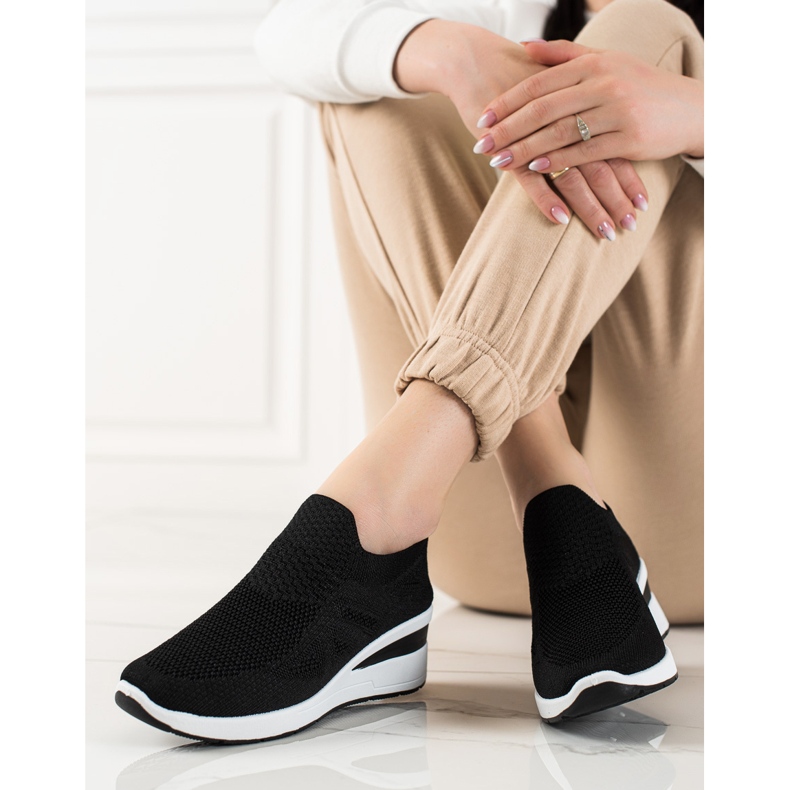 TRENDI Nazouvací tenisky na klínku černá 2