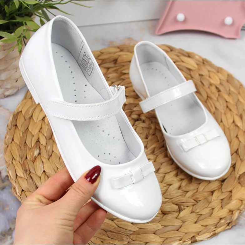 Společenské baleríny se suchým zipem Kornecki Jr KOR6493C bílé bílý 1