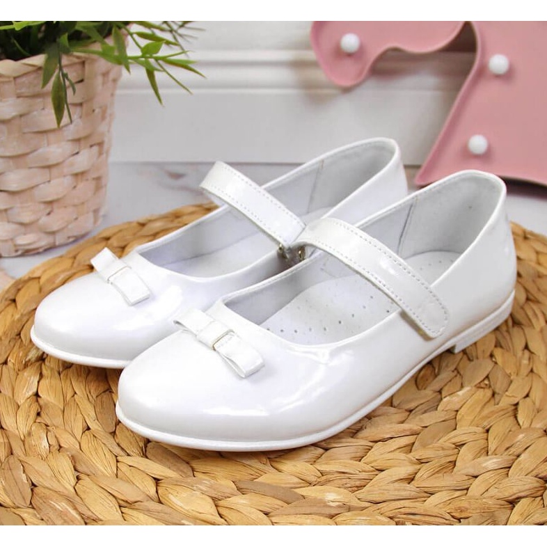 Společenské baleríny se suchým zipem Kornecki Jr KOR6493C bílé bílý 2