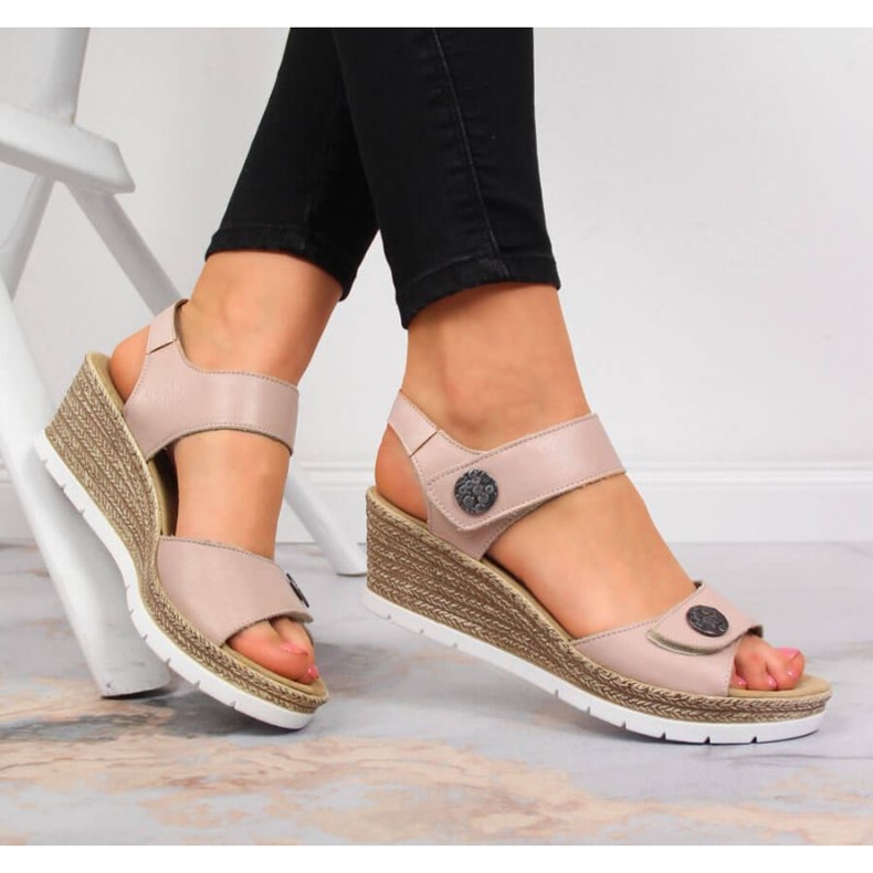 Kožené sandály na klínku Rieker W 619B9-31 růžové růžový 2