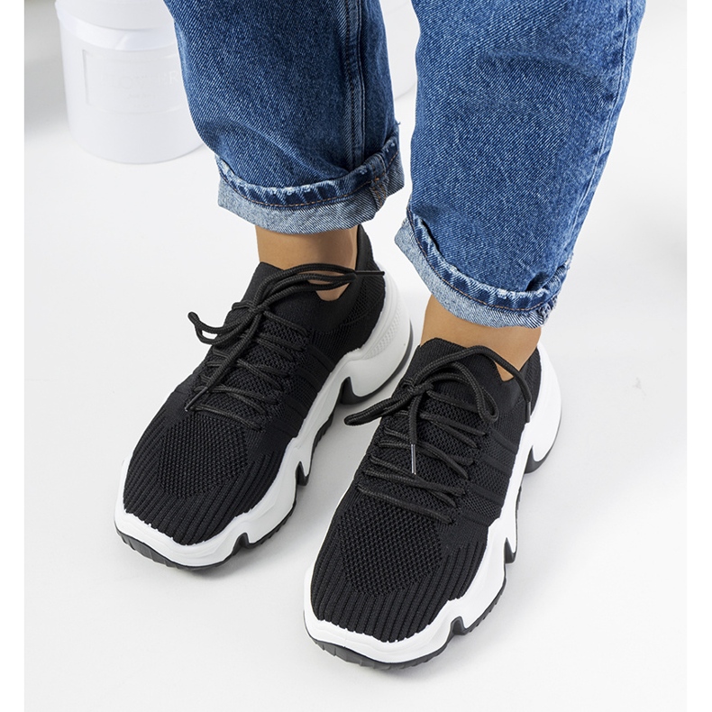 Černé sportovní tenisky značky Thornber černá 1 Černé sportovní tenisky značky Thornber černá 1