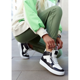 FG2 Vysoká dámská sportovní obuv bílá a černá Megithoe bílý 2