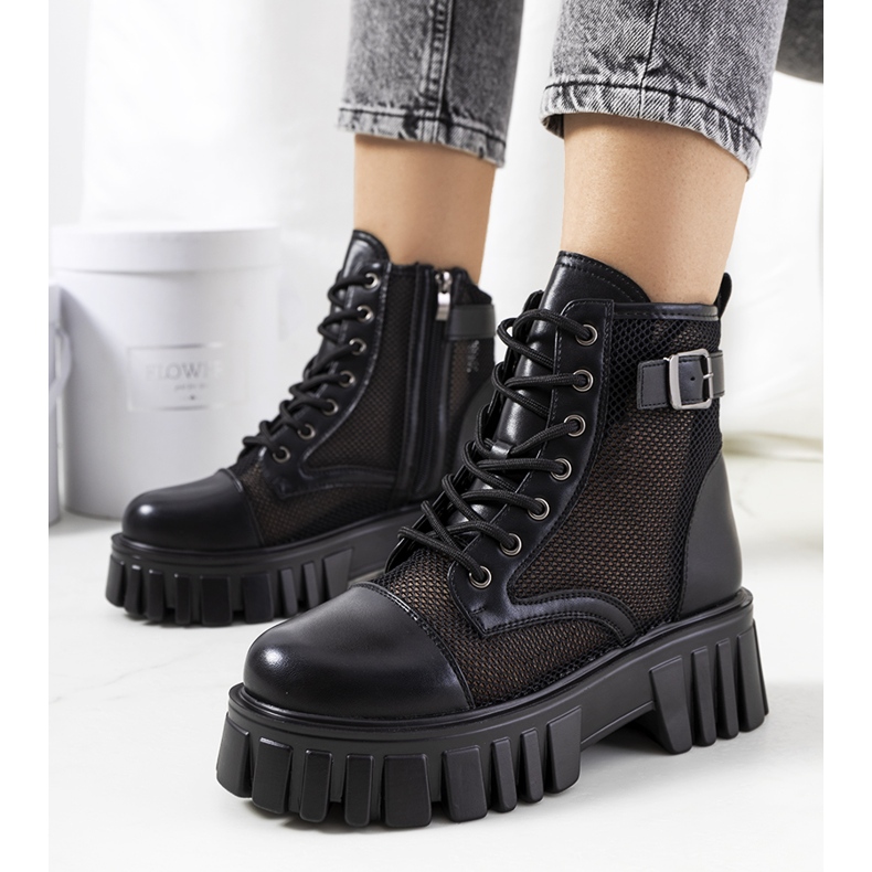 Černé kozačky s prolamovaným svrškem Potts černá 1