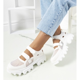 Bílé tenisky s traktorovou podrážkou od Djurs bílý 1 Bílé tenisky s traktorovou podrážkou od Djurs bílý 1