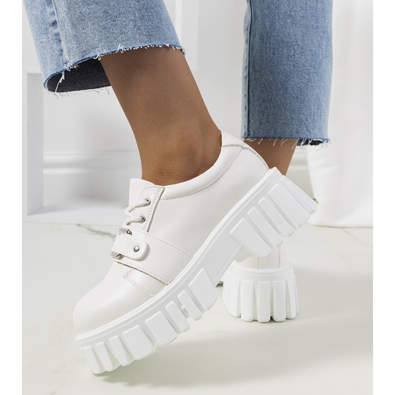 Bílé boty na traktorové podrážce od Sallie bílý 1