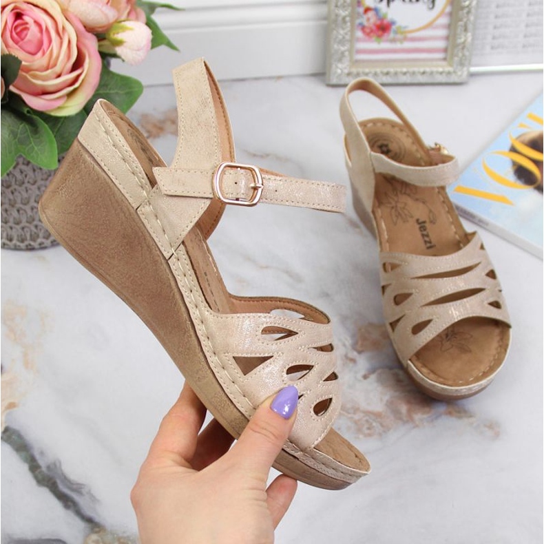 Sandály na klínku Jezzi W EVE350A béžové béžový 1