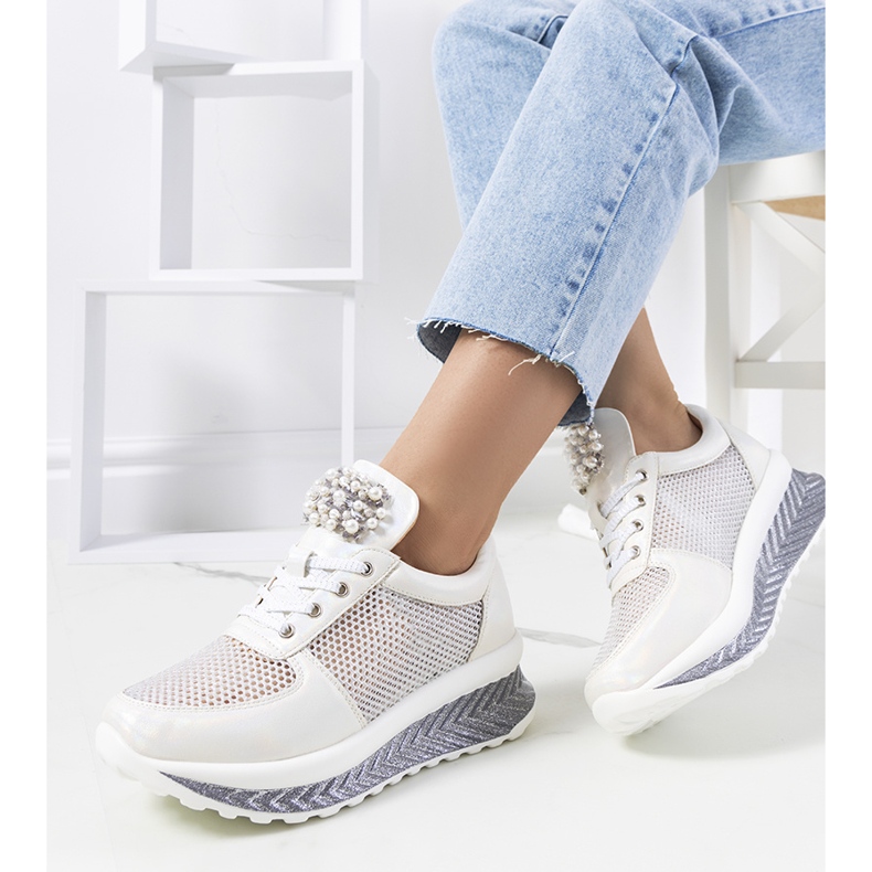 Bílé holografické tenisky od Saggers bílý 1