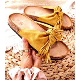 Žluté žabky s korkovou podrážkou a třásněmi žlutá 1