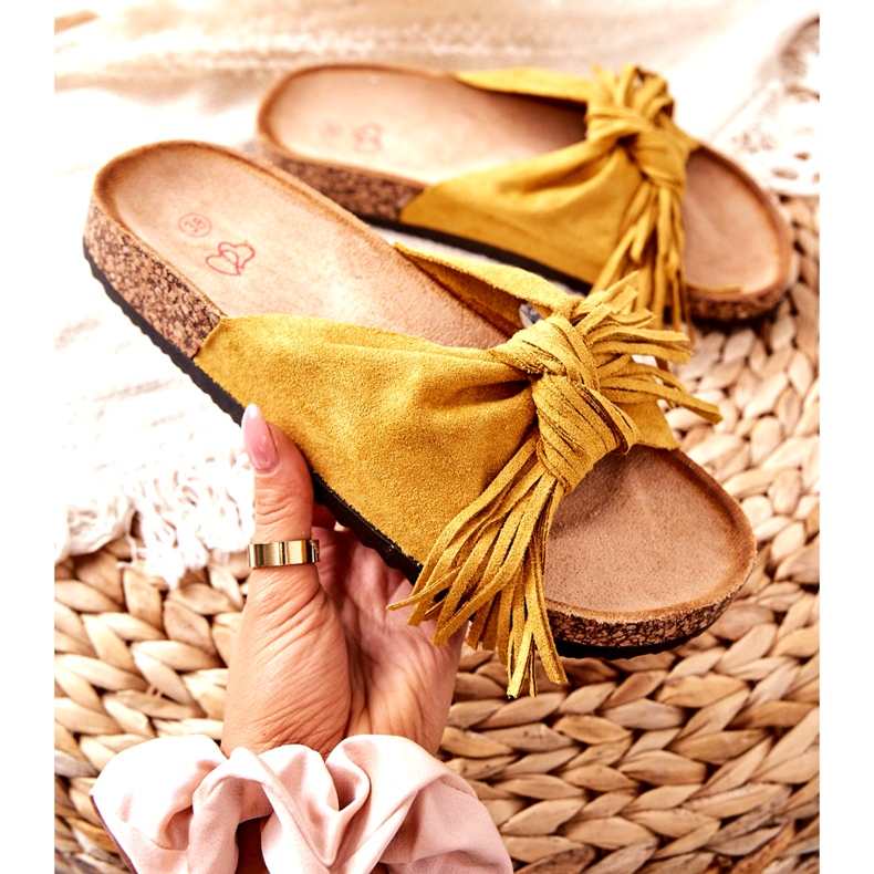 Žluté žabky s korkovou podrážkou a třásněmi žlutá 1