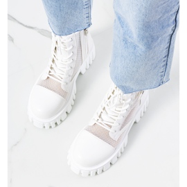 Bílé kozačky s prolamovaným svrškem Potts bílý 1