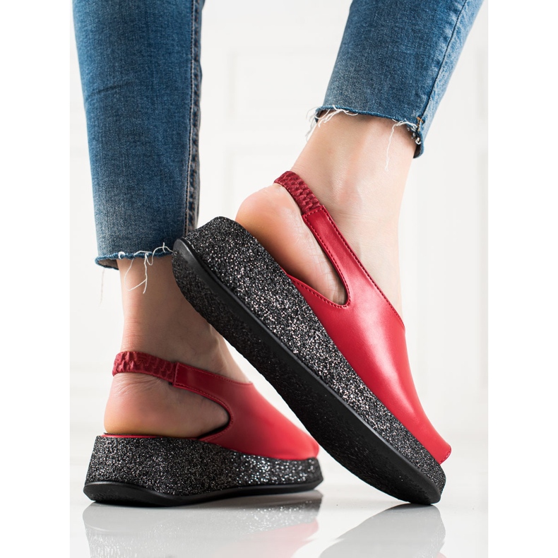 TRENDI Sandály Na Třpytivé Platformě červený 1