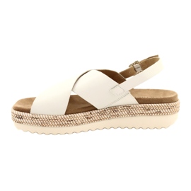 Kožené sandály Caprice na platformě 9-28712 102 bílá bílý 1