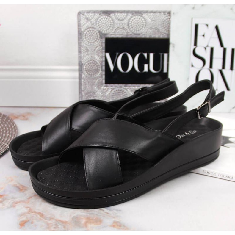 Černé sandály na klínku Vinceza W JAN117A černá 2