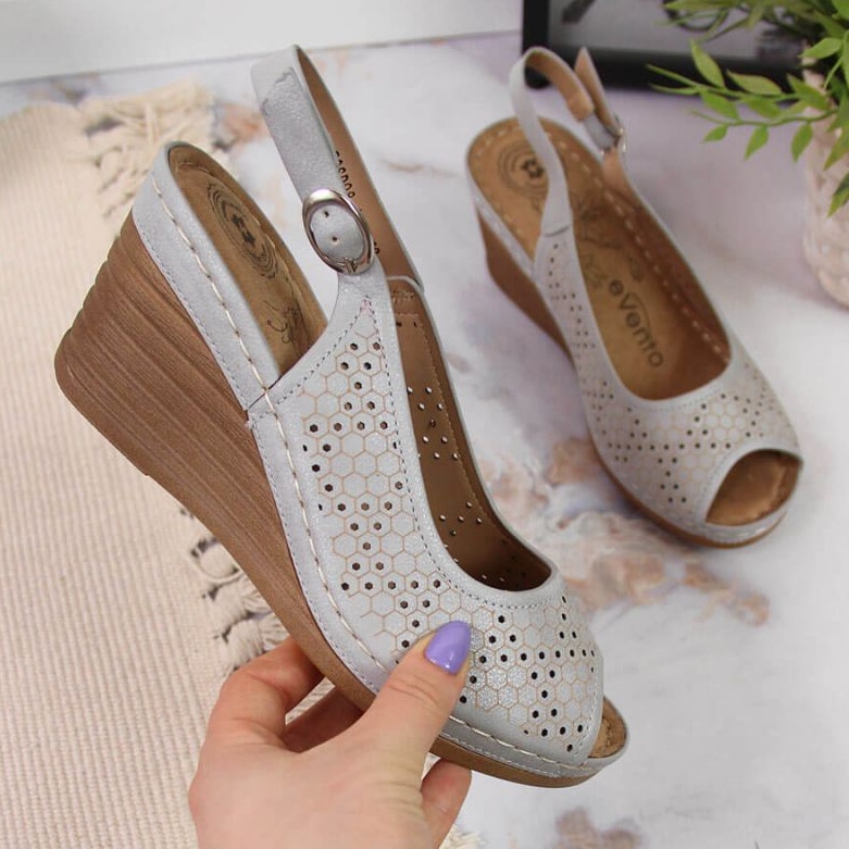 Netex Šedé sandály na klínku eVento W EVE349C šedá 1