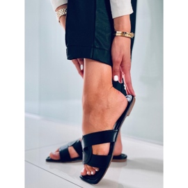 Skluzavky se čtvercovou podrážkou Nitya Black černá 2