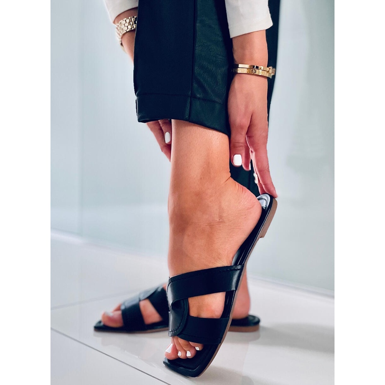 Skluzavky se čtvercovou podrážkou Nitya Black černá 2