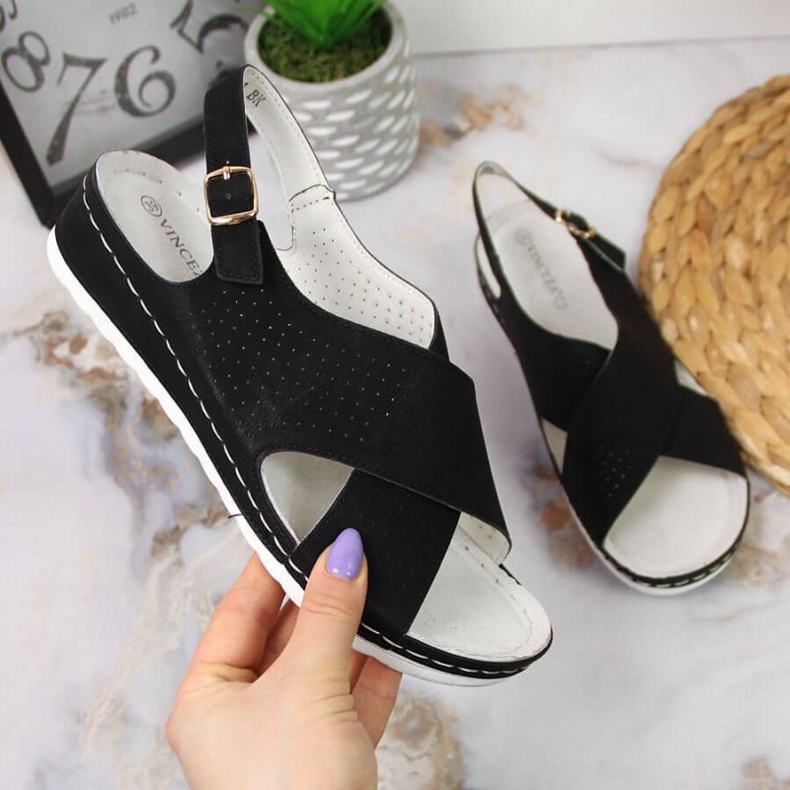 Černé sandály na klínku Vinceza W JAN106A černá 1