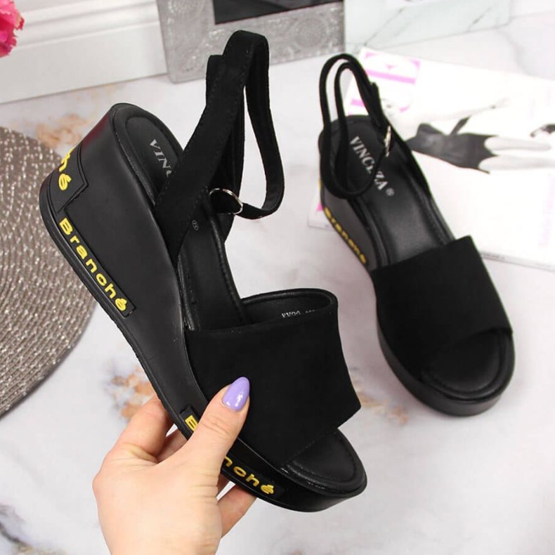 Černé sandály na klínku Vinceza W JAN108A černá 1 Černé sandály na klínku Vinceza W JAN108A černá 1