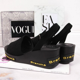 Černé sandály na klínku Vinceza W JAN108A černá 2 Černé sandály na klínku Vinceza W JAN108A černá 2