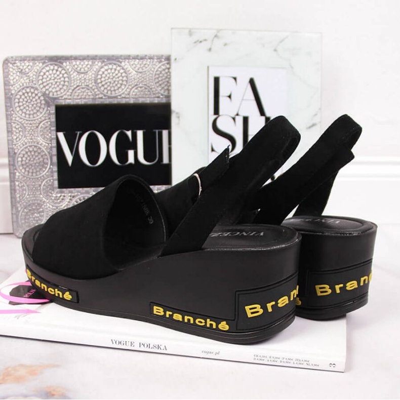 Černé sandály na klínku Vinceza W JAN108A černá 2 Černé sandály na klínku Vinceza W JAN108A černá 2