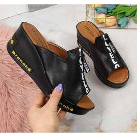 Černé pantofle na klínku s nápisy Vinceza W JAN109 černá 1 Černé pantofle na klínku s nápisy Vinceza W JAN109 černá 1