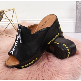 Černé pantofle na klínku s nápisy Vinceza W JAN109 černá 2 Černé pantofle na klínku s nápisy Vinceza W JAN109 černá 2