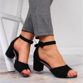 Černé sandály na sloupku Vinceza W JAN96B černá 2