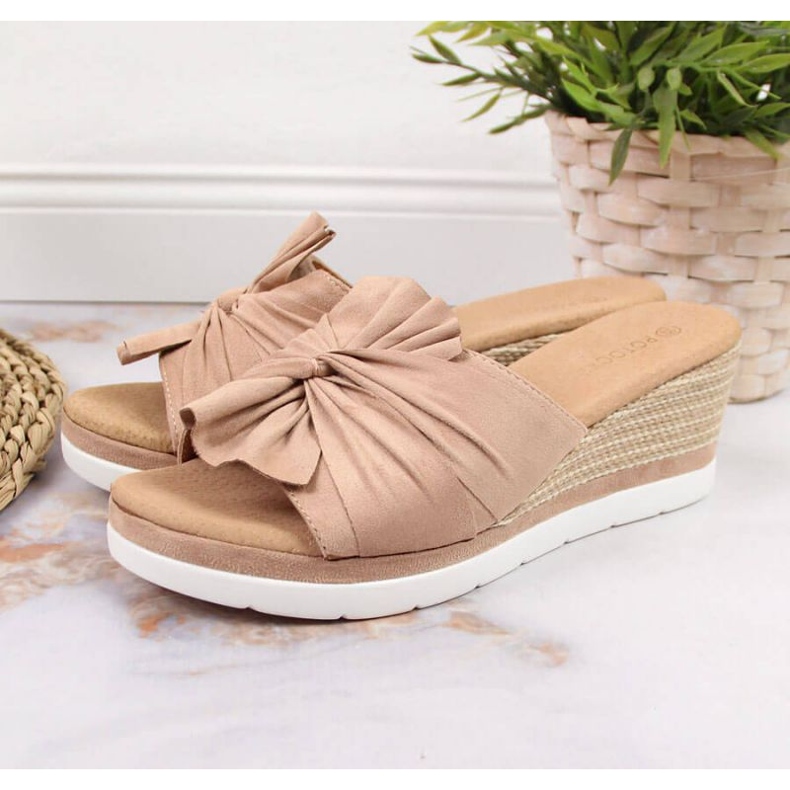 Pantofle na klínku Potocki W WOL71B béžové béžový 2