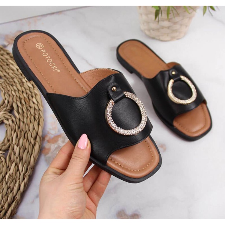 Černé pantofle s ozdobou Potocki W WOL74A černá 1