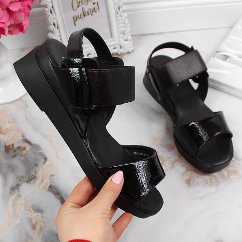 Sandály na klínku Potocki W WOL75A černé černý 1