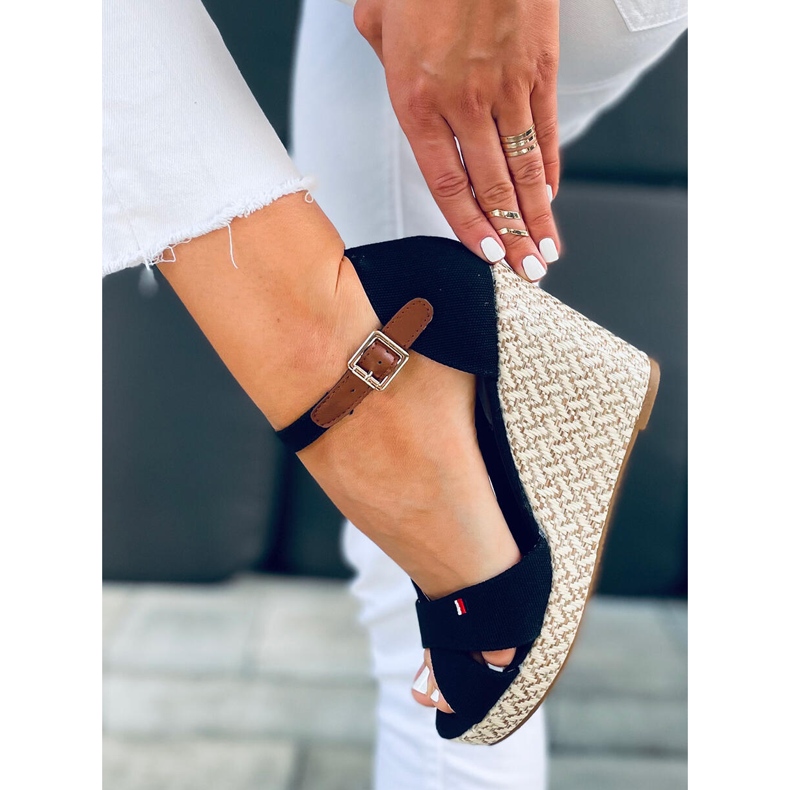 Černé sandály na klínku Lamis černá 1