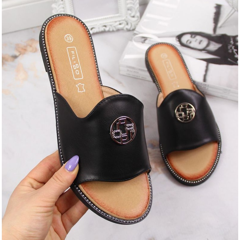 Černé pantofle s ozdobou Filippo W PAW344A černá 1