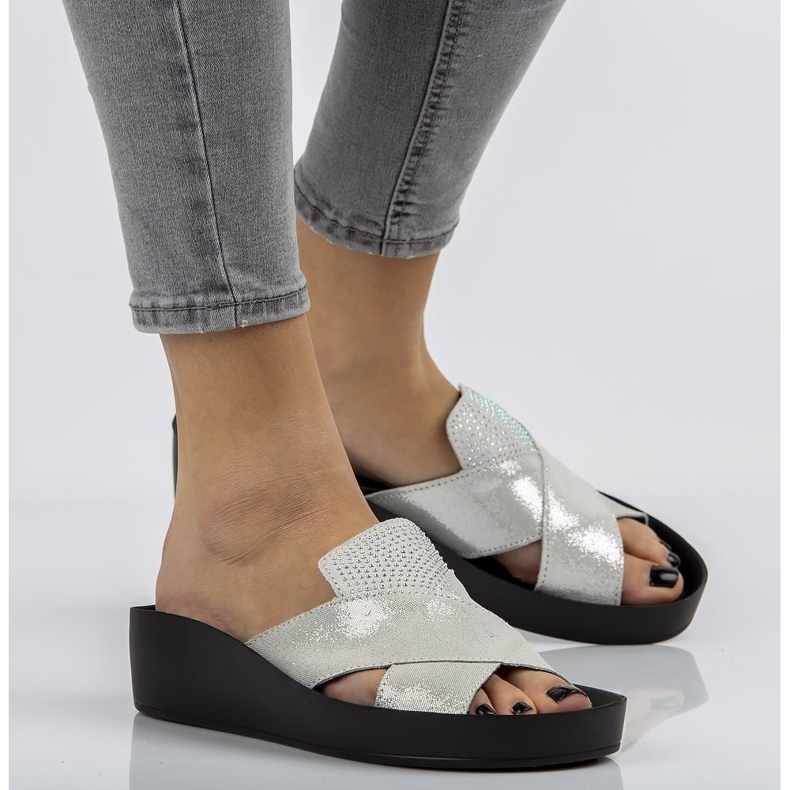 Kožené pantofle Filippo DK1222 / 20 Si stříbrné stříbrný 1