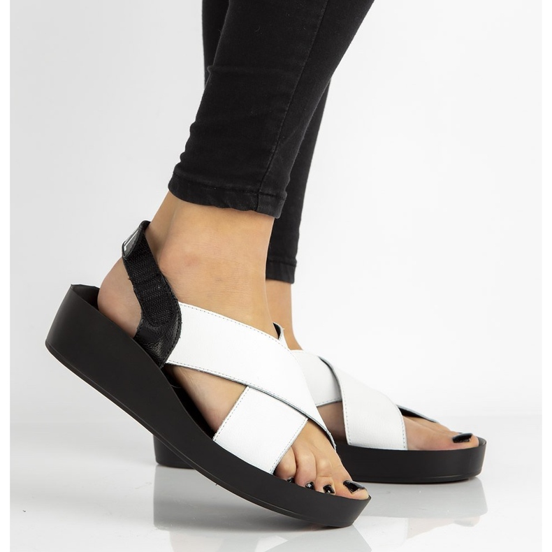 Kožené sandály Filippo DS2060 / 21 Wh bílé bílý 1