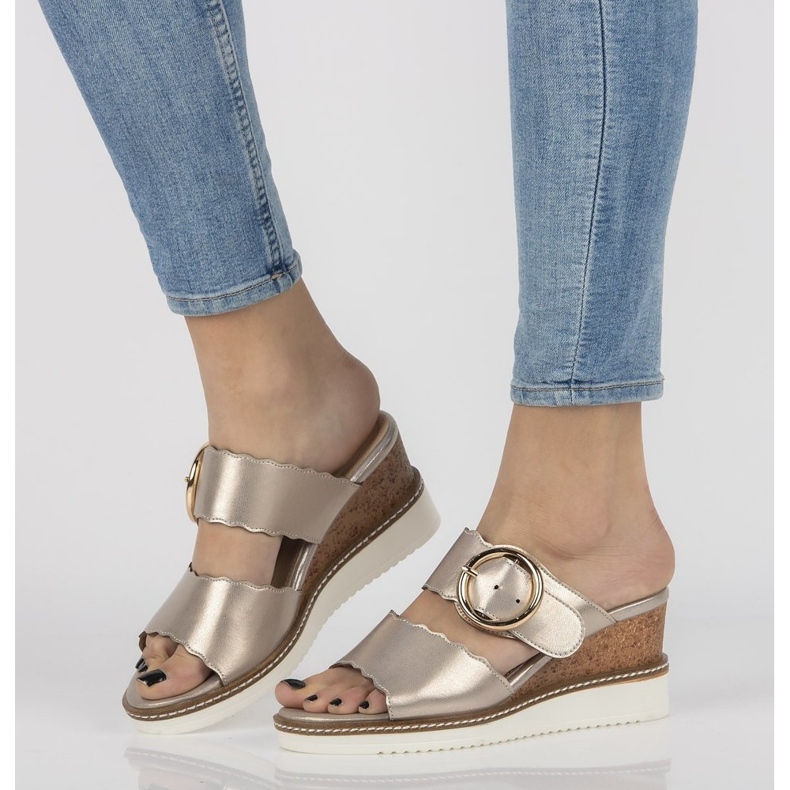 Zlaté pantofle na klínku Filippo DK2078 / 21 Go zlatý 1