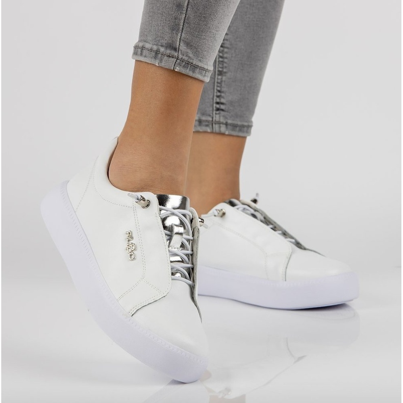 Kožené boty Filippo DP2041 / 21 Wh bílé bílý 1