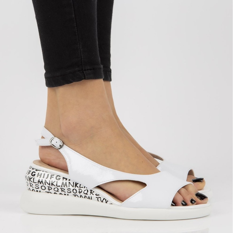 Sandály na klínku Filippo DS2315 / 21 Wh bílé bílý 1 Sandály na klínku Filippo DS2315 / 21 Wh bílé bílý 1