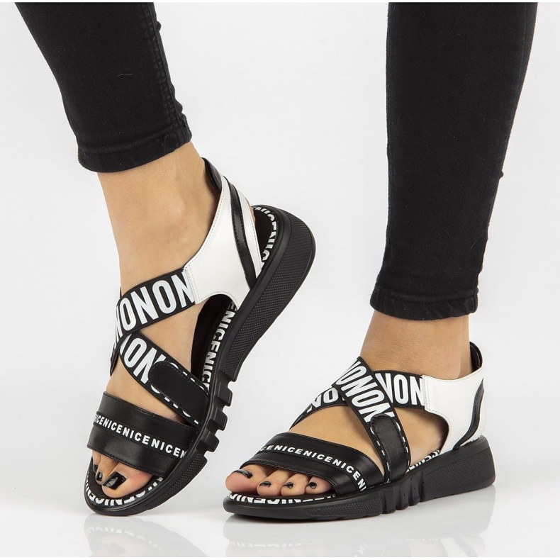 Černé sandály na klínku Filippo DS2317 / 21 Bk černá 1