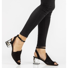 Černé sandály na podpatku Filippo DS2107 / 21 Bk černá 2 Černé sandály na podpatku Filippo DS2107 / 21 Bk černá 2