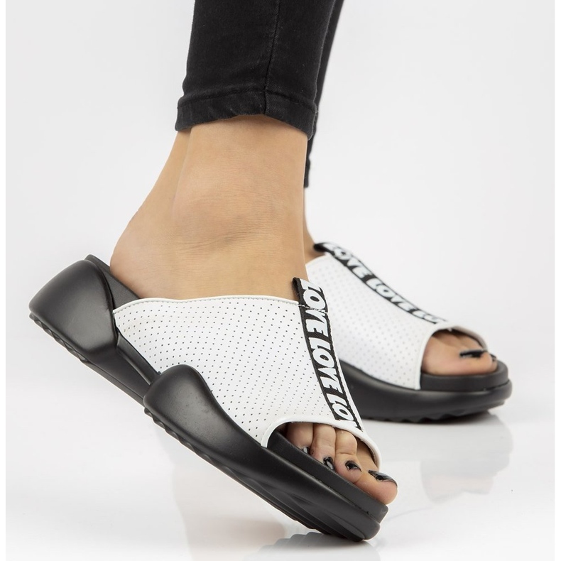 Kožené pantofle Filippo DK2168 / 21 Wh bílé bílý 1