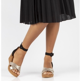 Kožené sandály Filippo 04565-25 / 00-5 zlato-černé černá zlatý 1