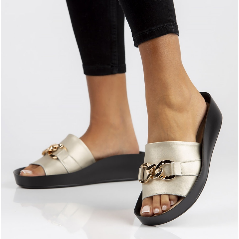 Kožené pantofle Filippo DK3590 / 22 Go golden zlatý 1