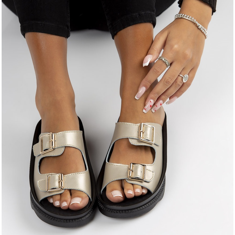 Kožené pantofle Filippo DK3599 / 22 Go golden zlatý 2