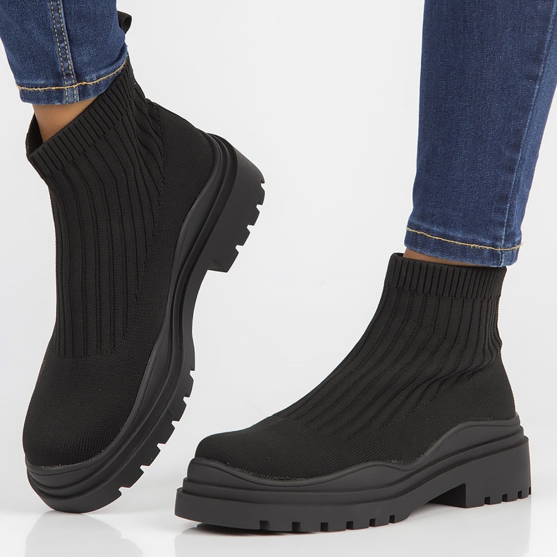 Černé boty Filippo 6850 černá 1