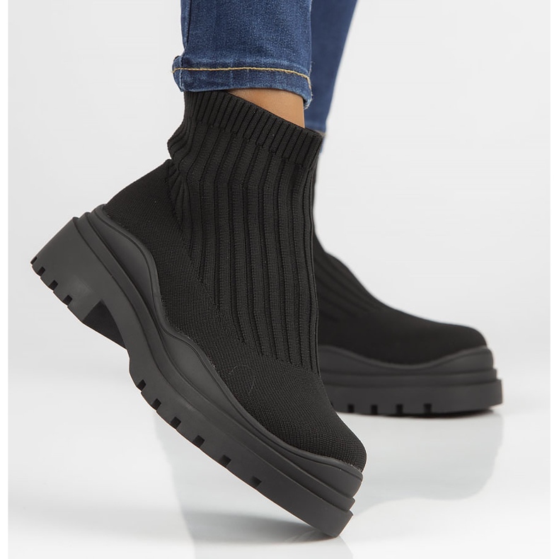 Černé boty Filippo 6850 černá 2